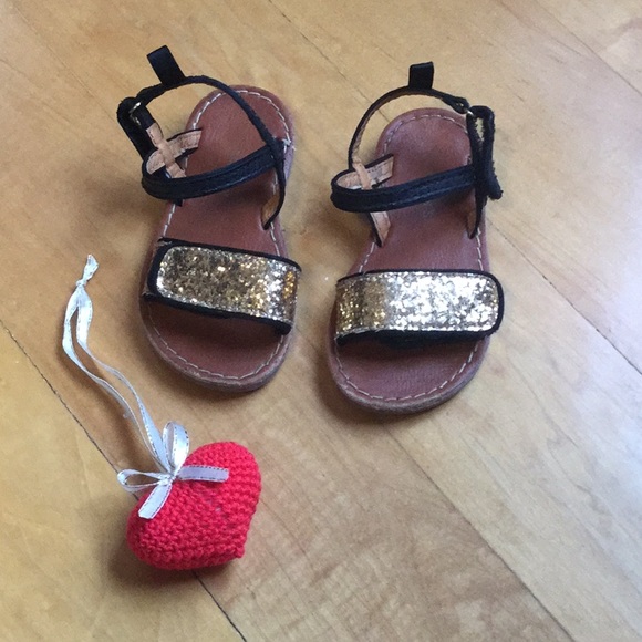 Carter's Other - Carter’s toddler size 7 glitter sandals 🌟